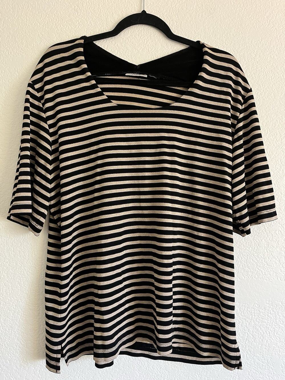 Chicos Travelers Short Sleeve Top Size L Black Gold Stripe Slinky Knit